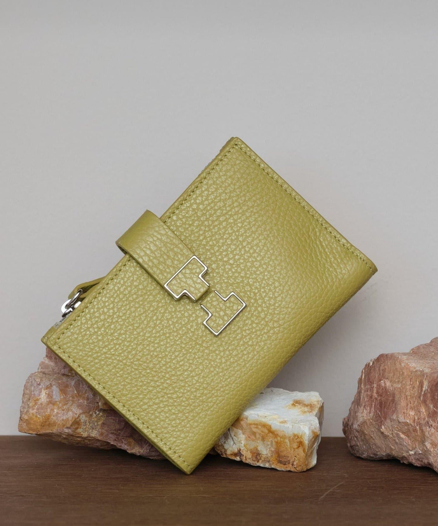 【coming soon】アバ 半折錢包 CERVO