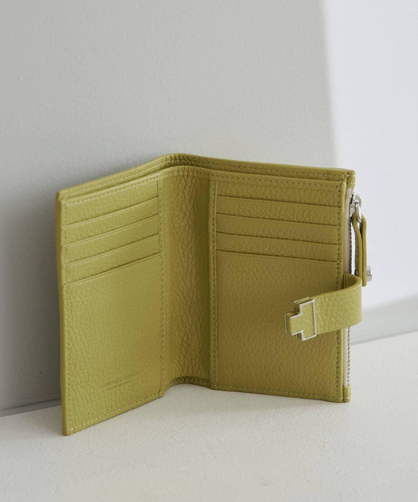 【coming soon】アバ 半折錢包 CERVO