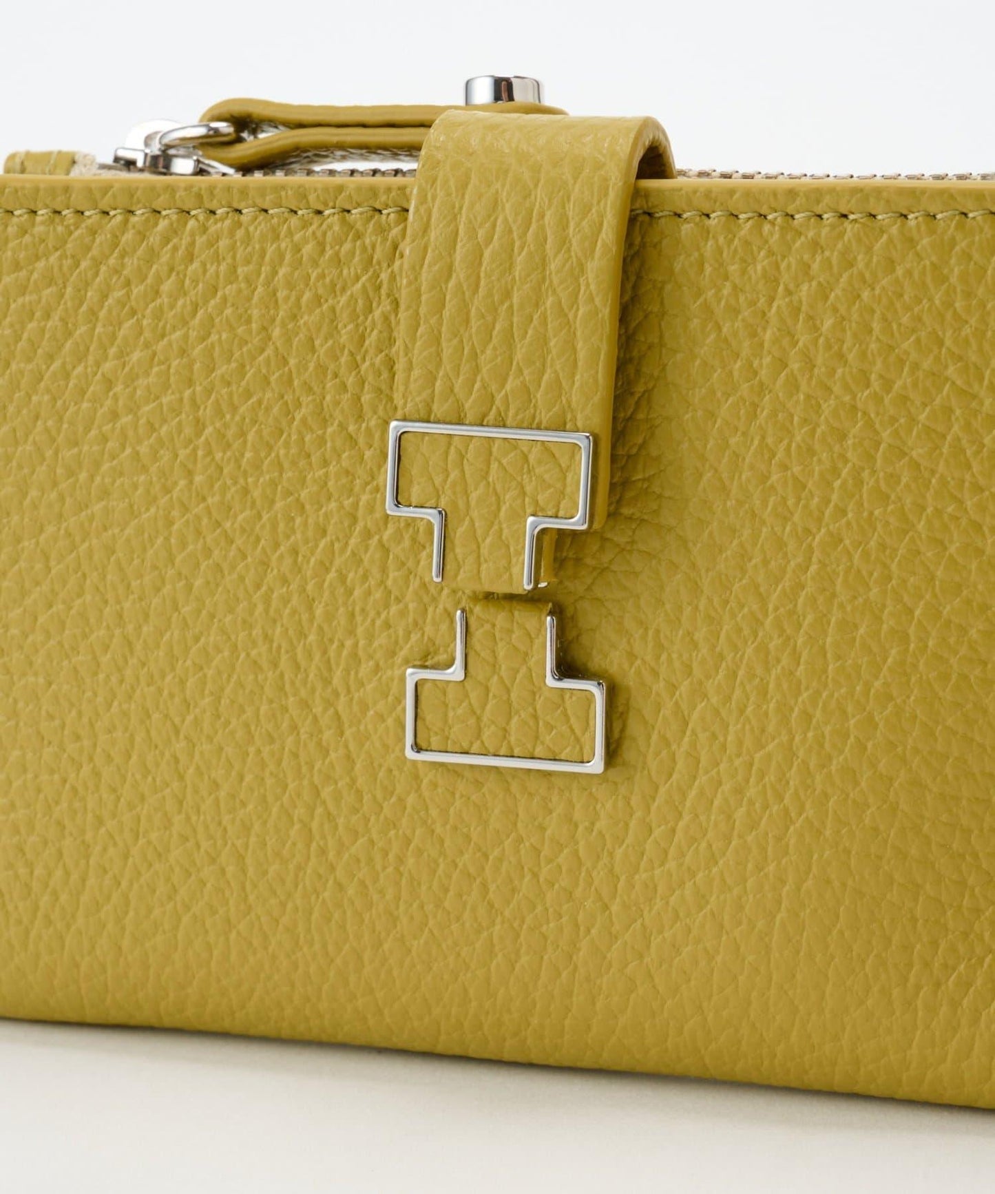 【coming soon】アバ 半折錢包 CERVO