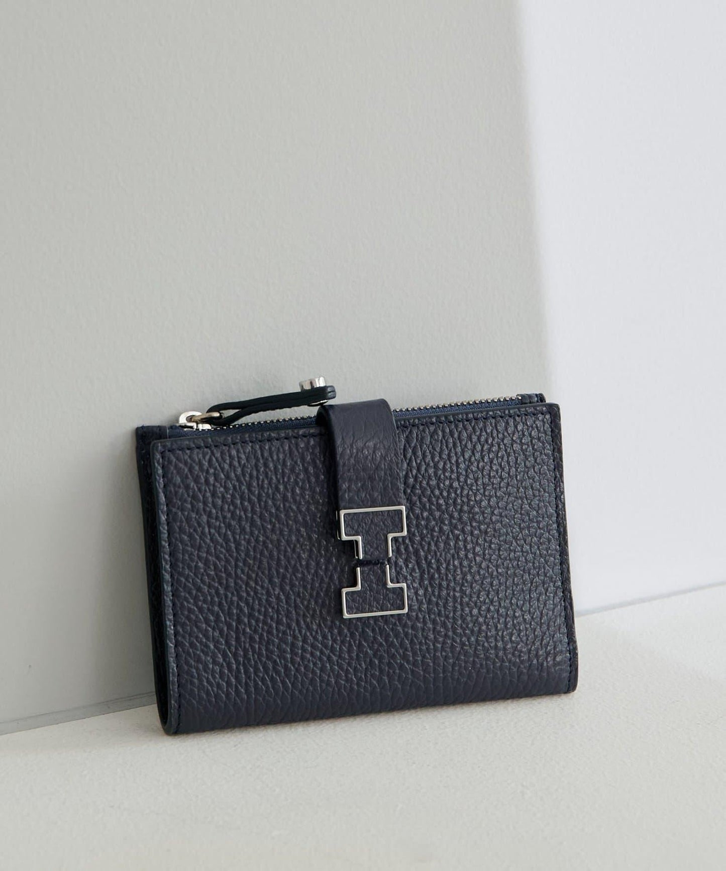 【coming soon】アバ 半折錢包 CERVO