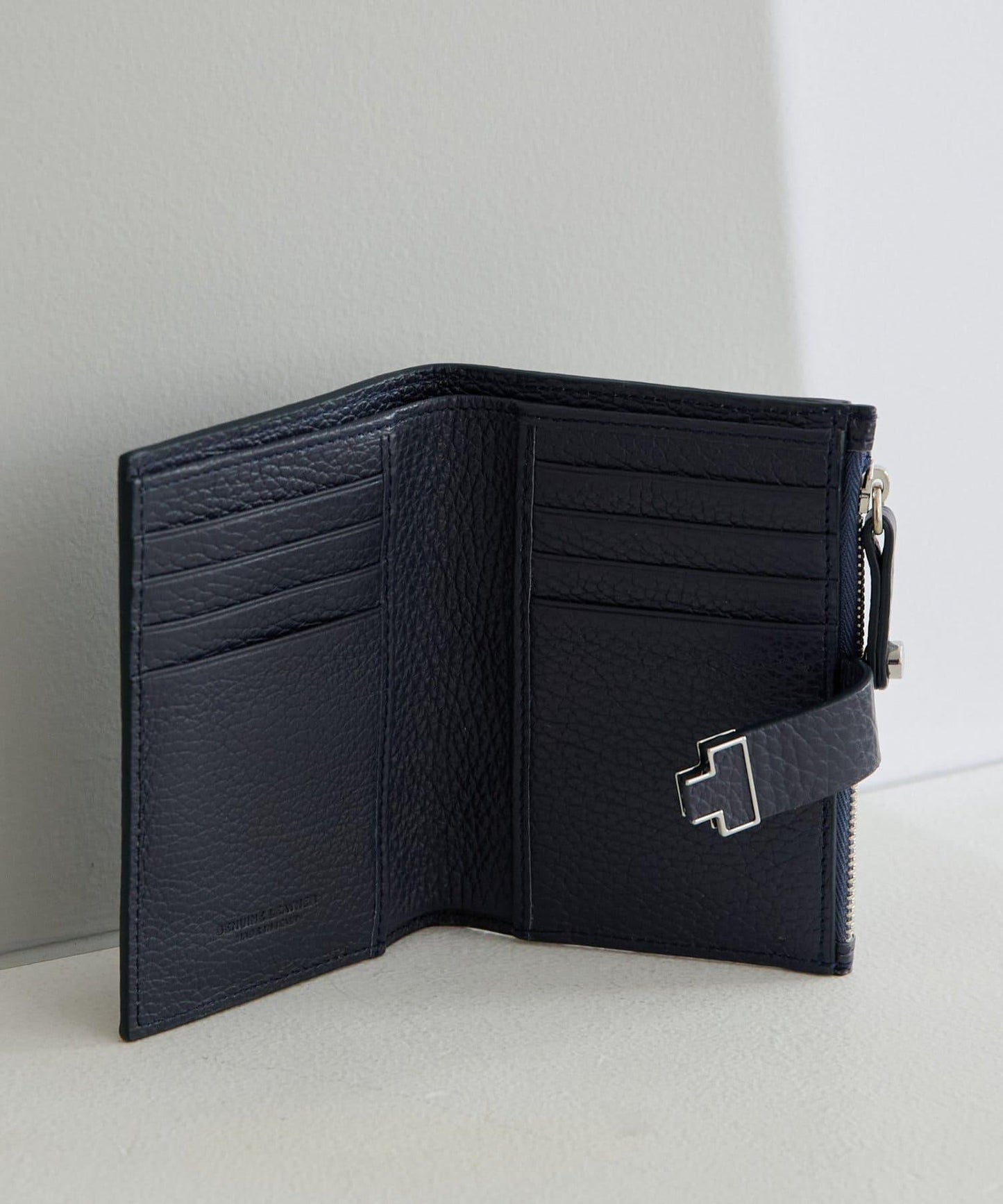 【coming soon】アバ 半折錢包 CERVO