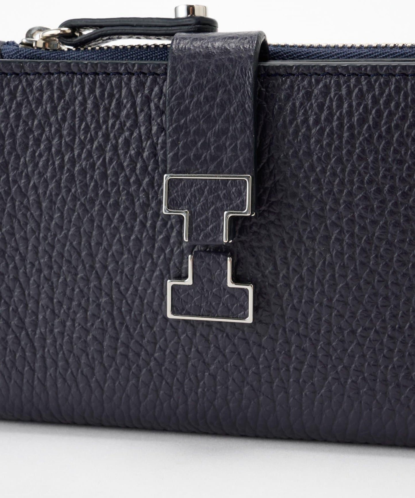 【coming soon】アバ 半折錢包 CERVO