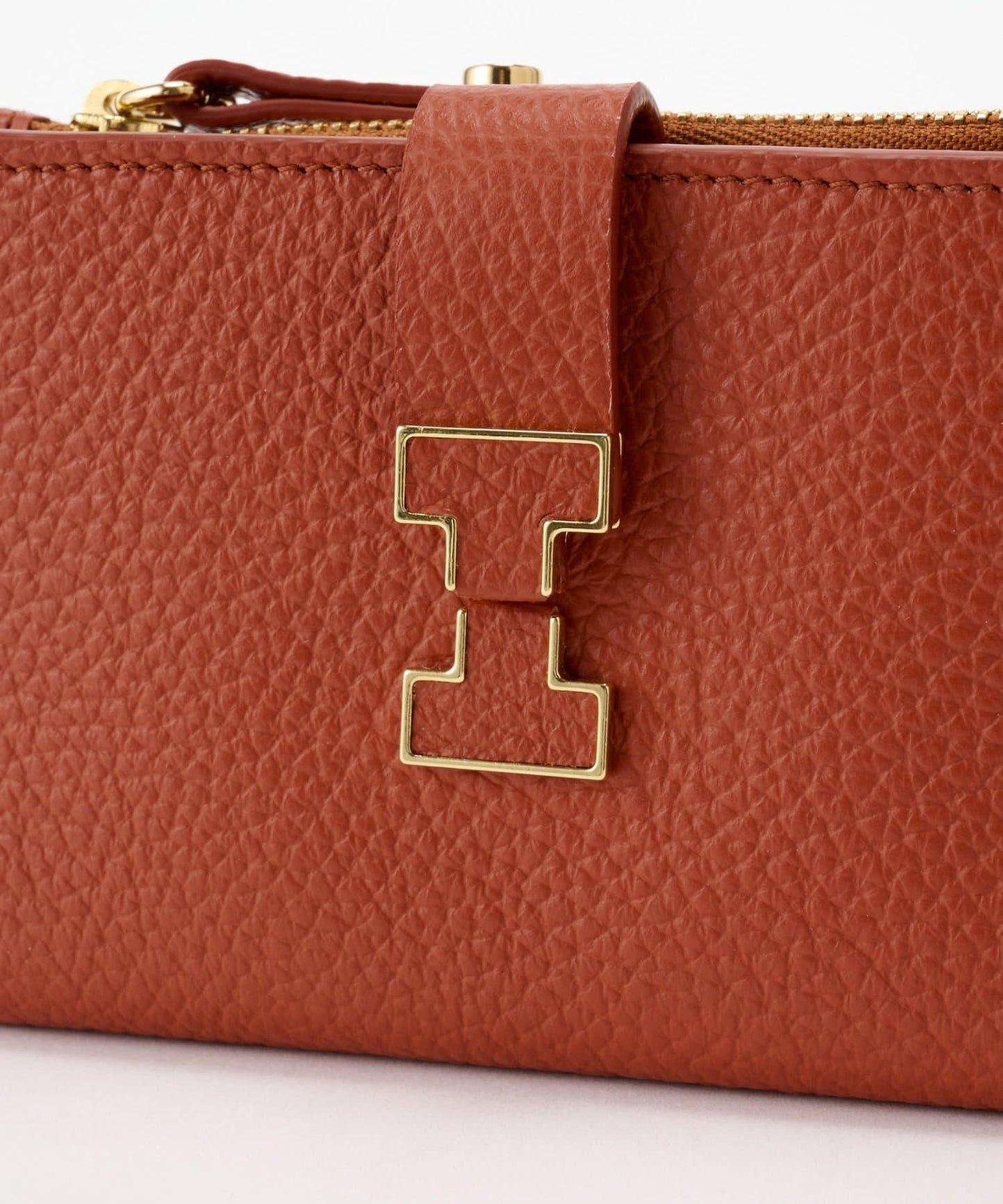 【coming soon】アバ 半折錢包 CERVO