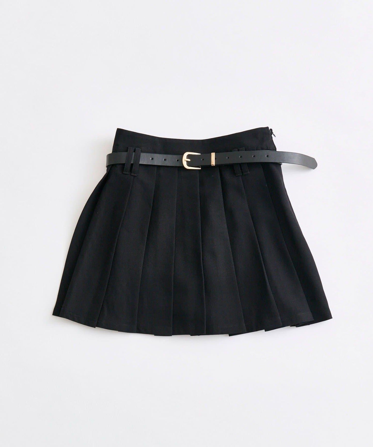 配合成皮腰帶百褶裙