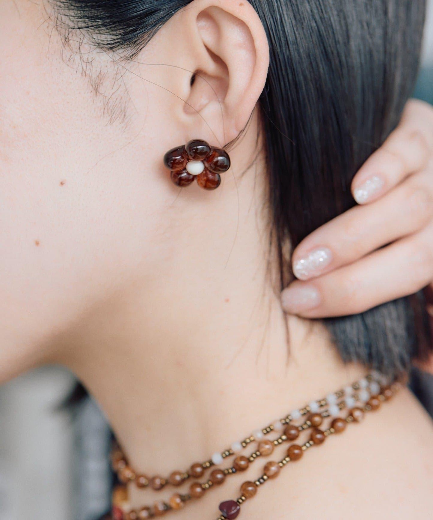ear PAPILLONNER 彩色樹脂花朵耳釘