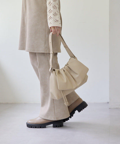 皮革翻蓋單肩包