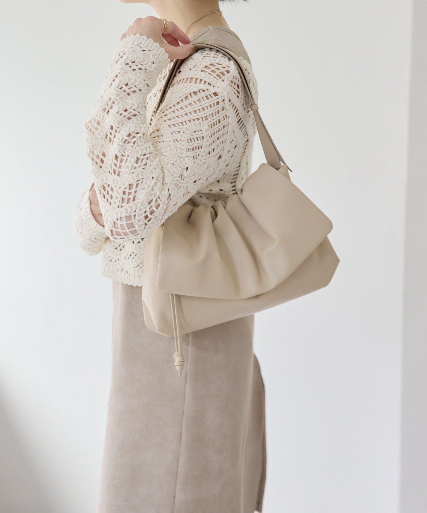 皮革翻蓋單肩包