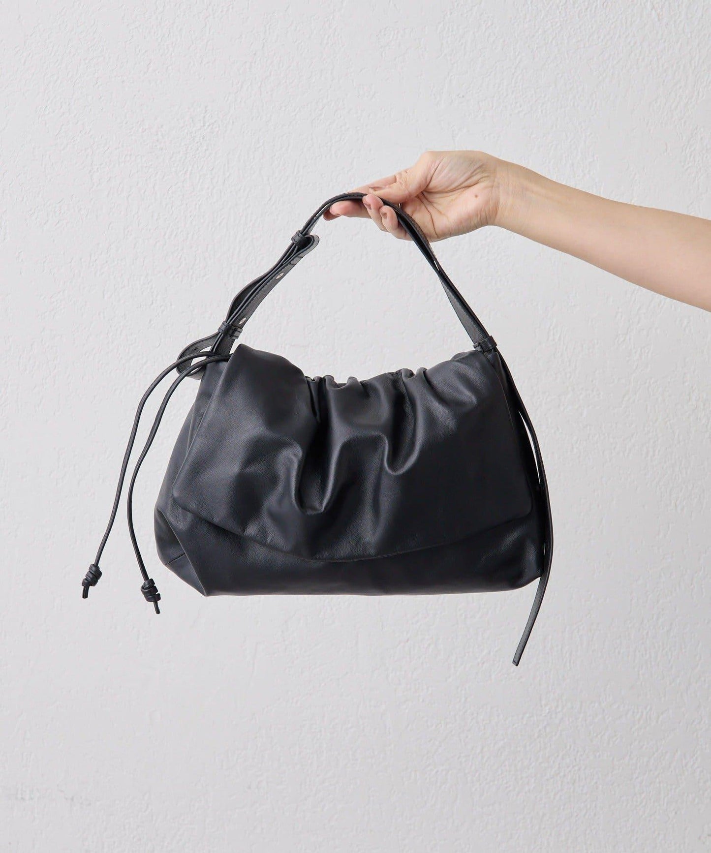 皮革翻蓋單肩包