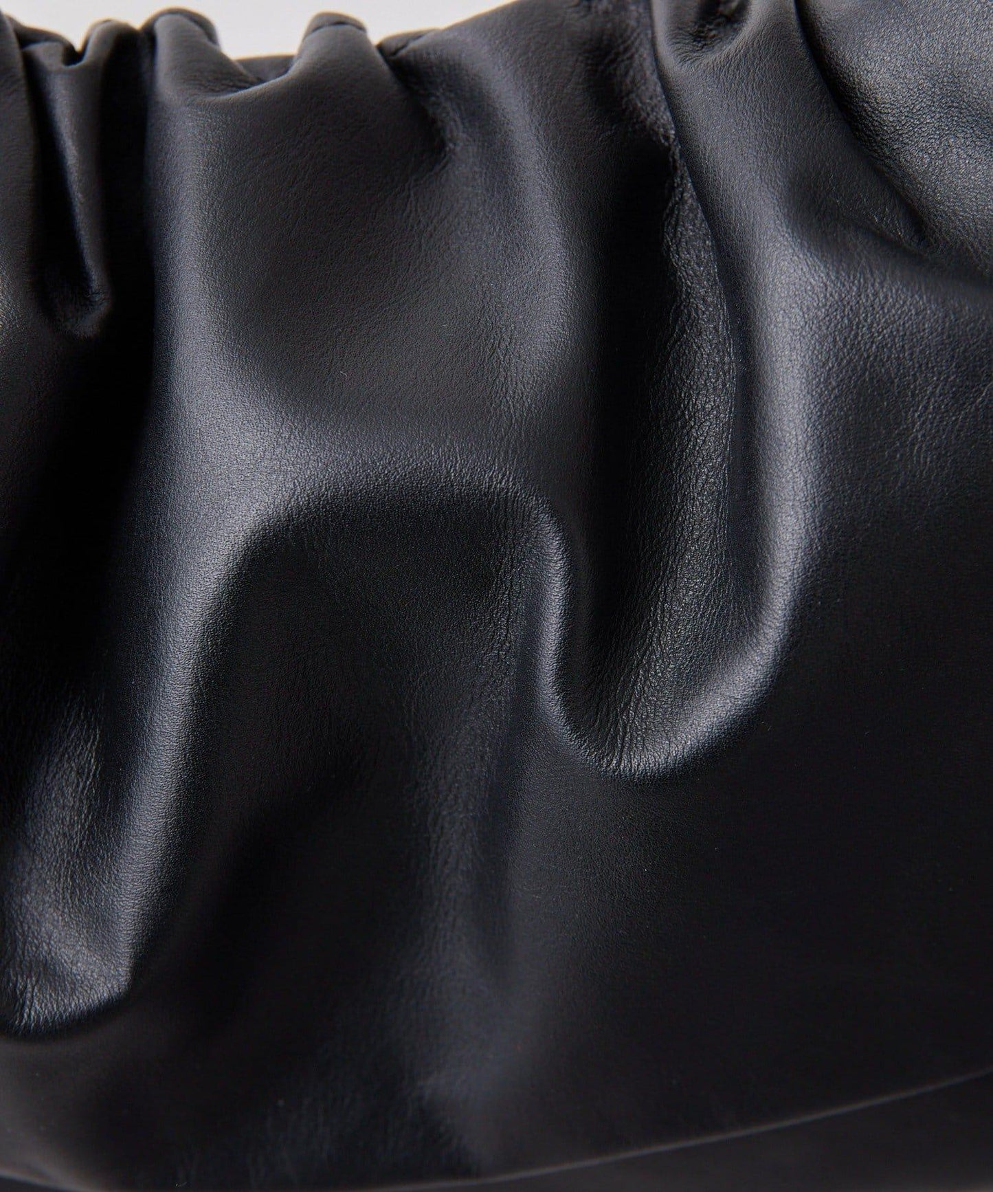 皮革翻蓋單肩包