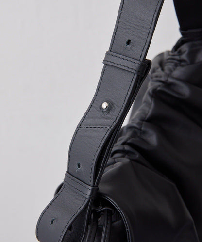 皮革翻蓋單肩包