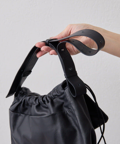 皮革翻蓋單肩包