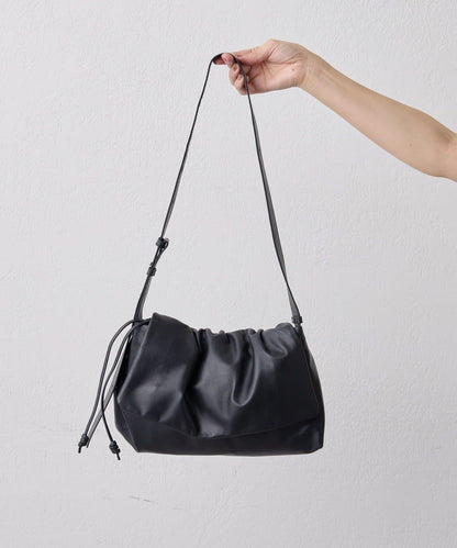 皮革翻蓋單肩包