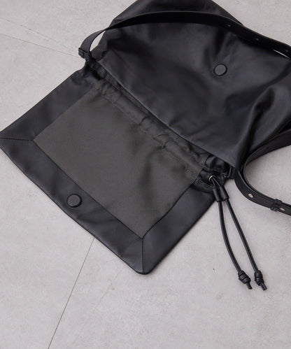 皮革翻蓋單肩包