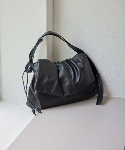 皮革翻蓋單肩包