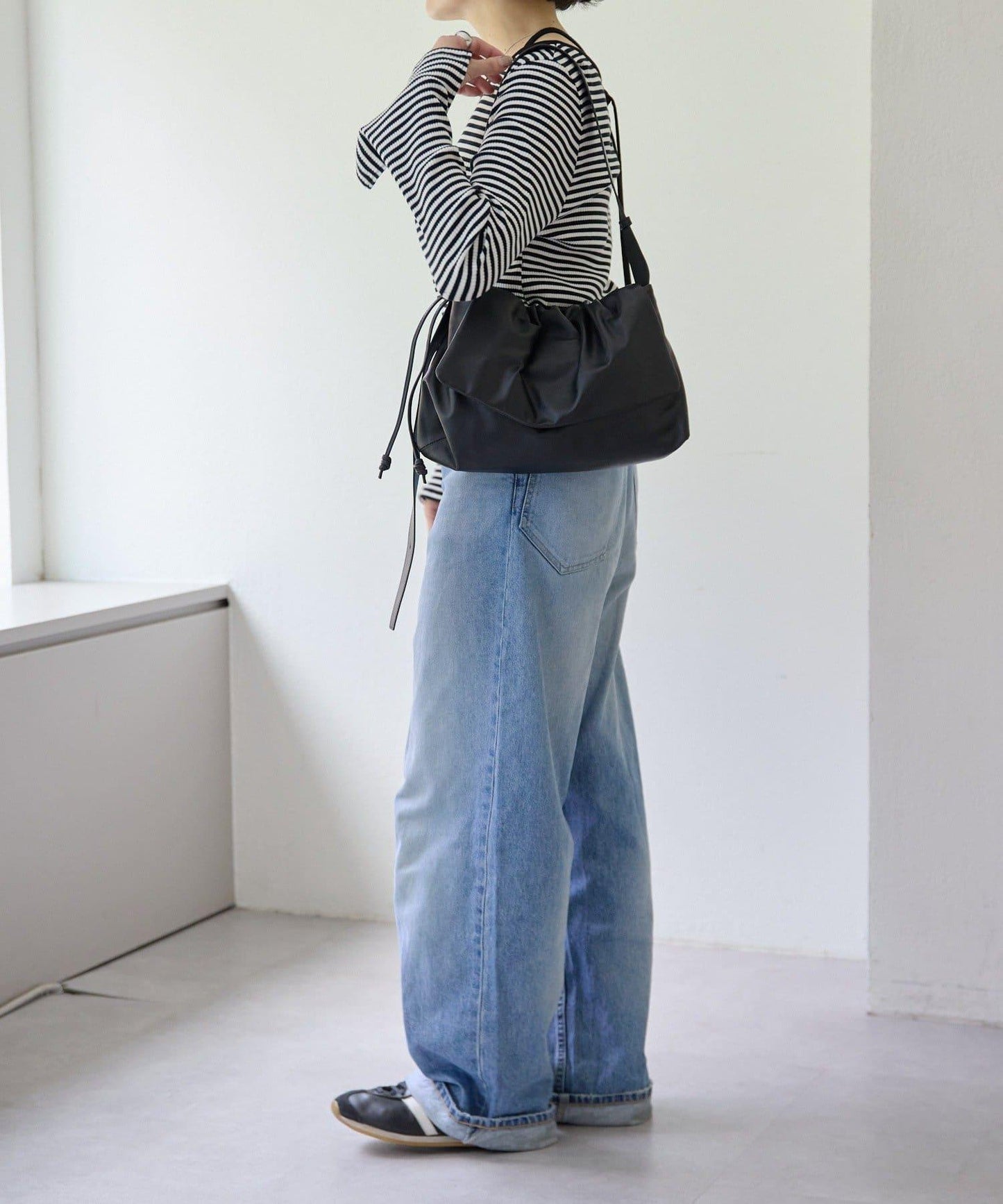 皮革翻蓋單肩包