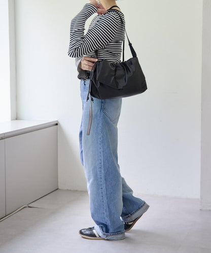 皮革翻蓋單肩包