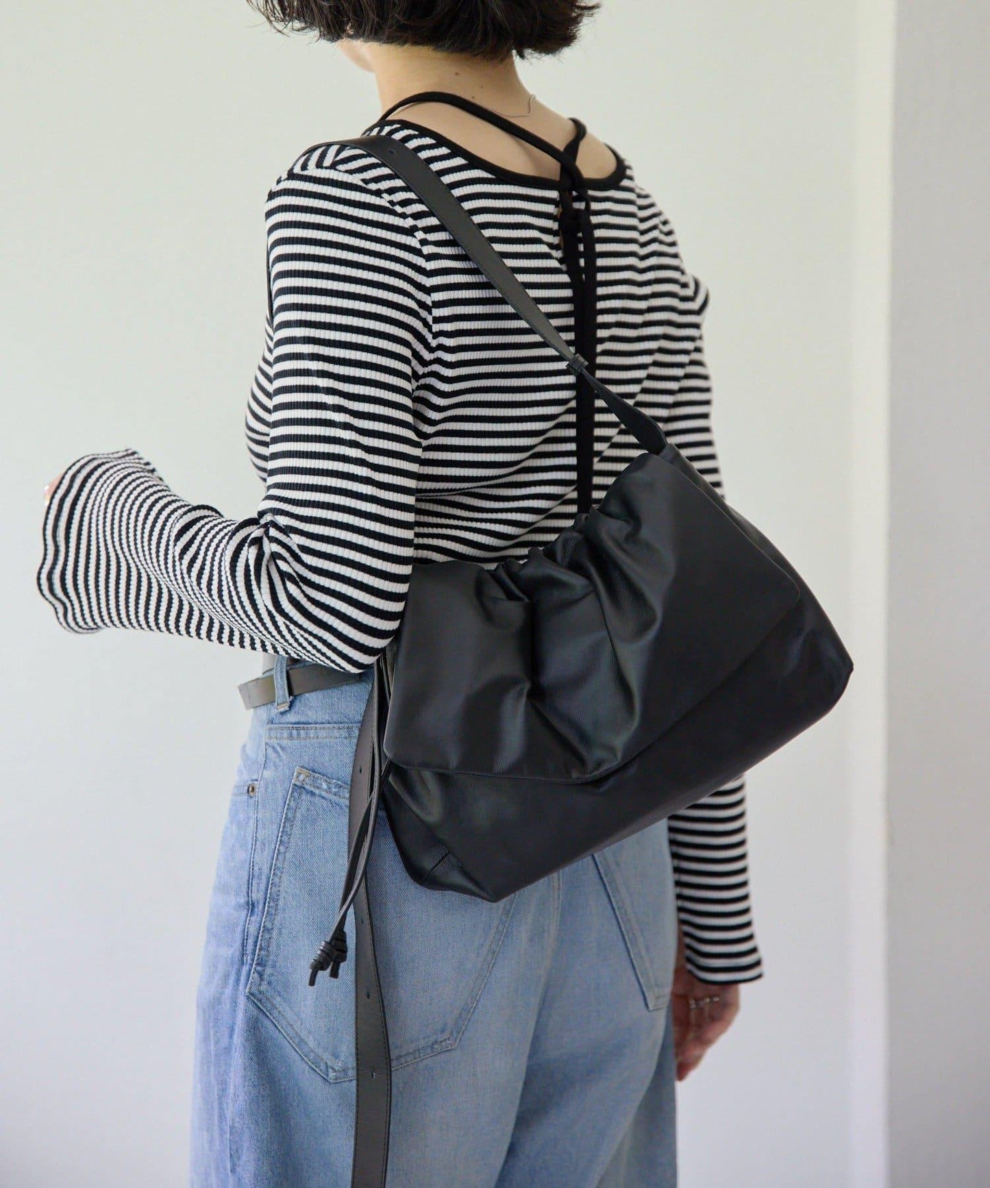 皮革翻蓋單肩包