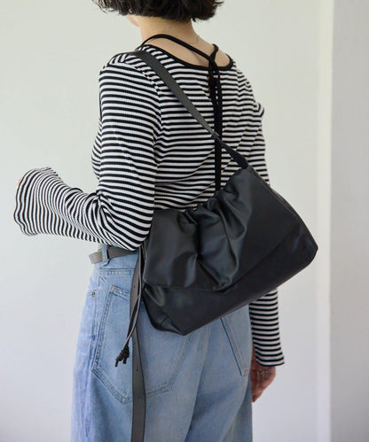 皮革翻蓋單肩包