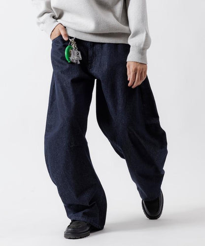 寬鬆版型弧形牛仔褲 單次水洗