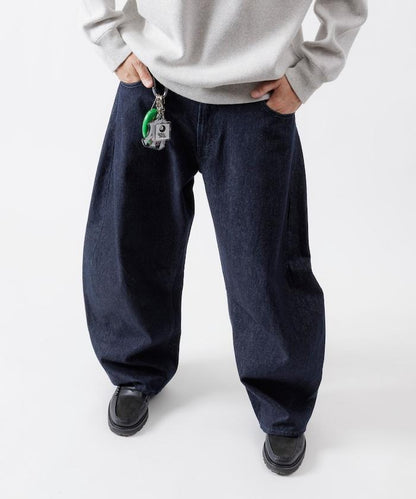 寬鬆版型弧形牛仔褲 單次水洗