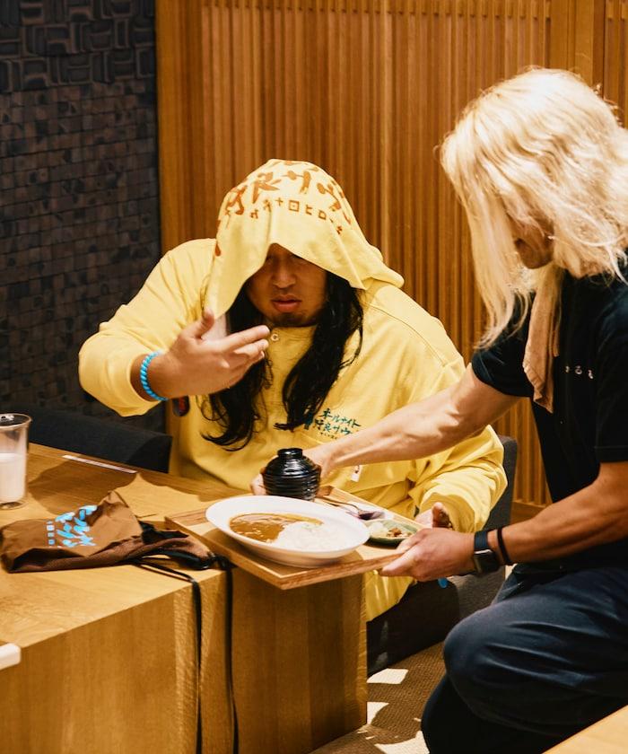 聯名 KANNAIGI × サウナ田ヒロユキ 長袖加絨館內服套裝 含束口揹包