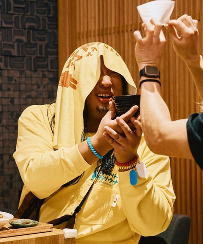 聯名 KANNAIGI × サウナ田ヒロユキ 長袖加絨館內服套裝 含束口揹包