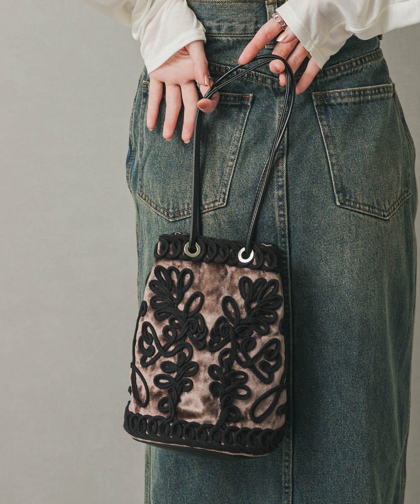 繡花天鵝絨手提包