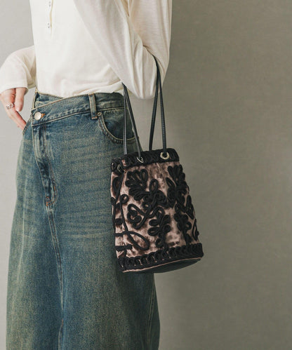 繡花天鵝絨手提包