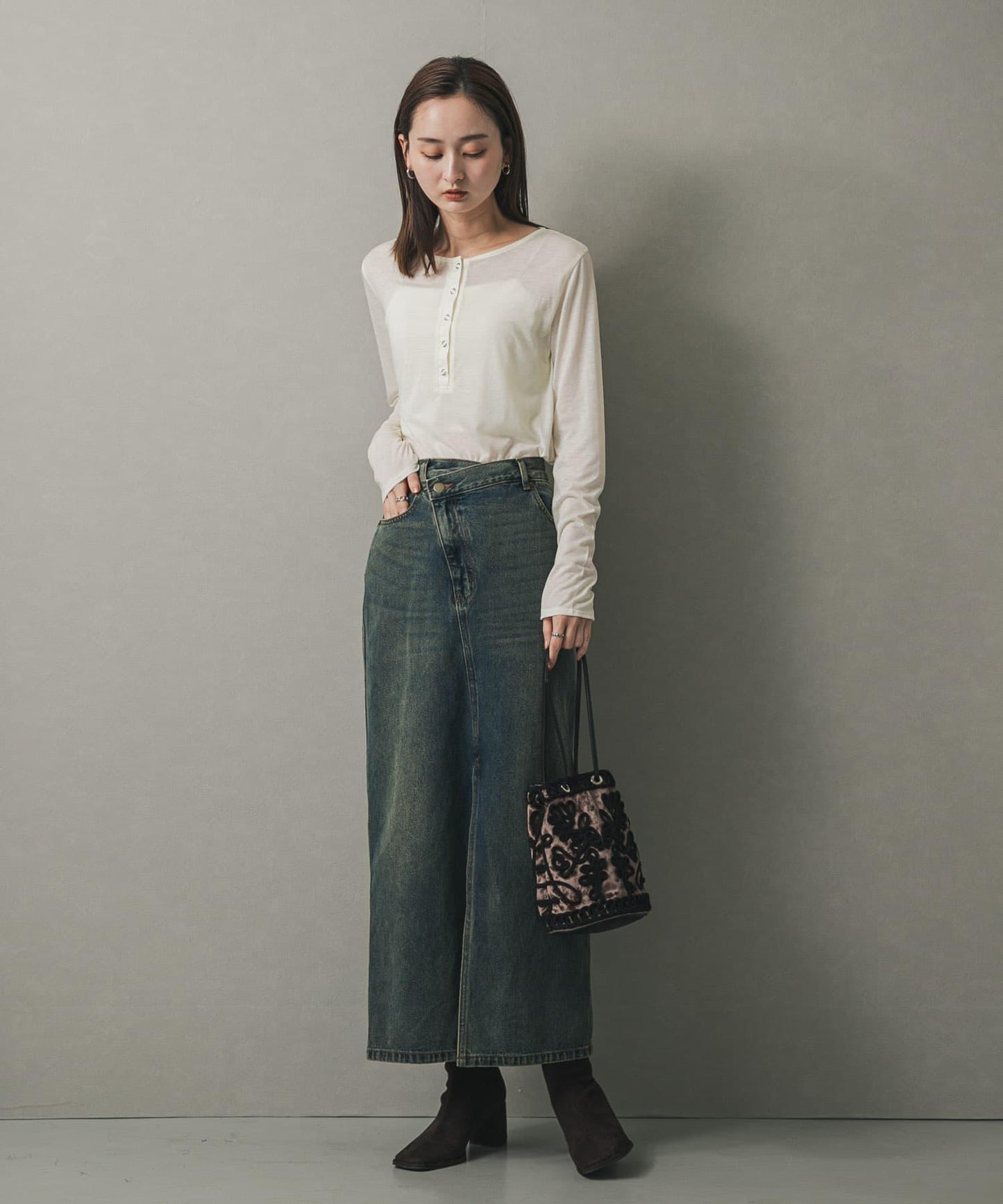 繡花天鵝絨手提包