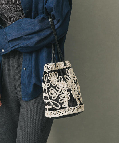 繡花天鵝絨手提包