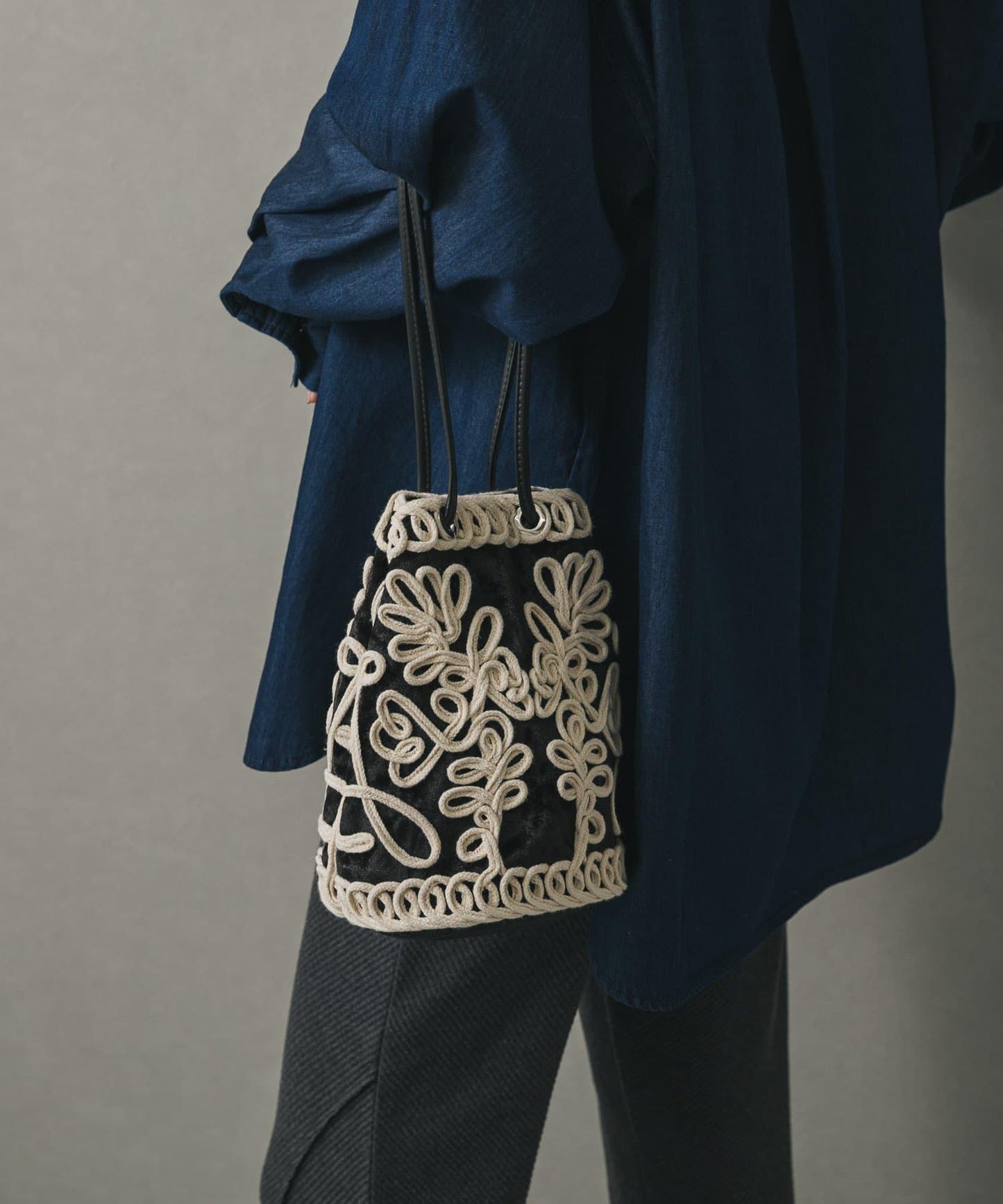 繡花天鵝絨手提包