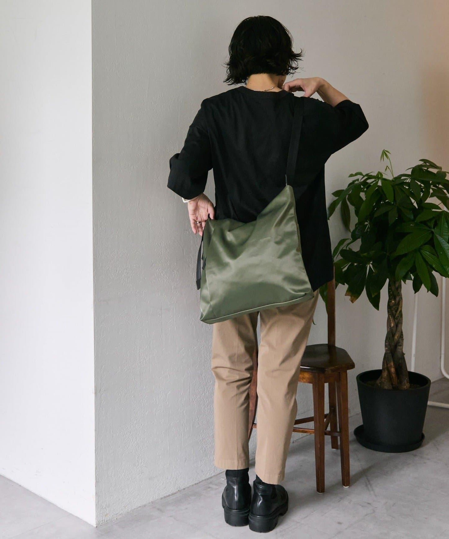 防潑水A4斜挎包