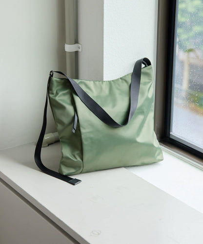 防潑水A4斜挎包