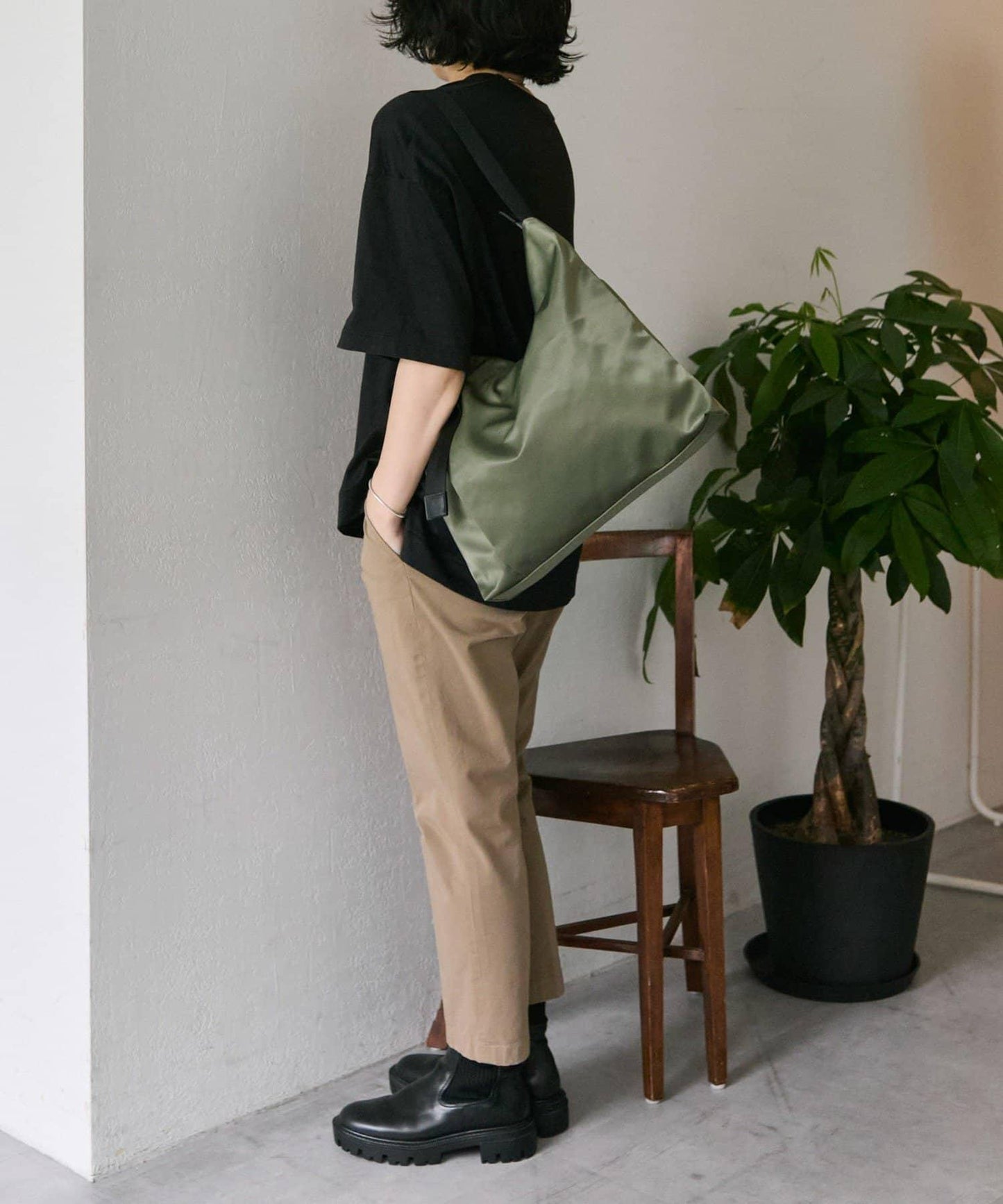 防潑水A4斜挎包