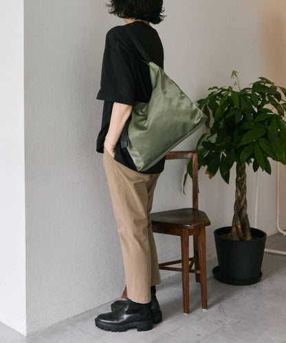 防潑水A4斜挎包