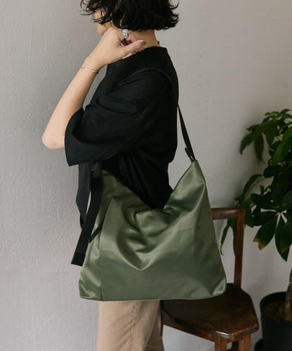 防潑水A4斜挎包