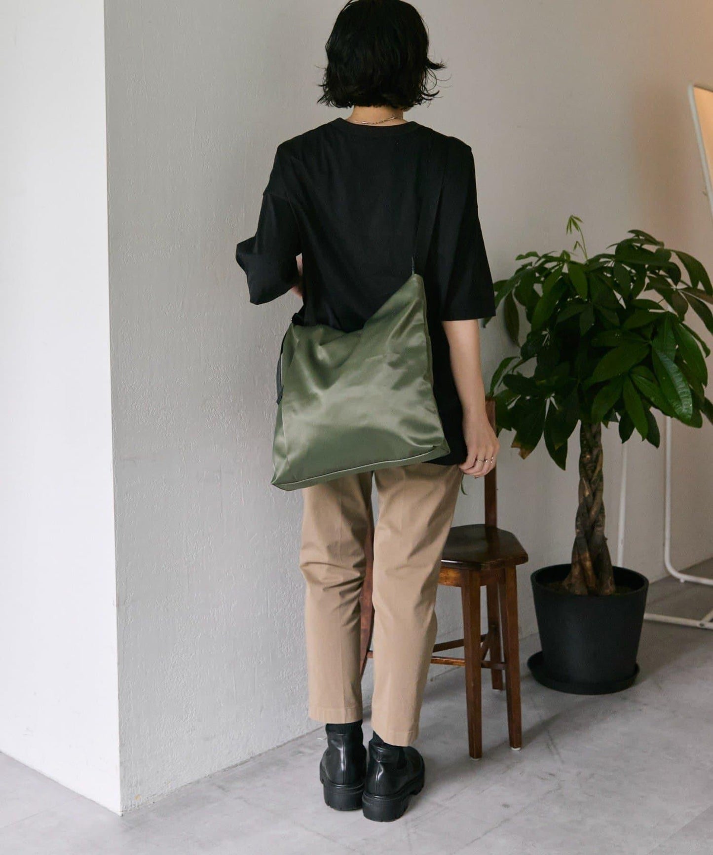 防潑水A4斜挎包