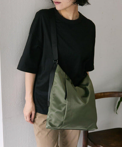 防潑水A4斜挎包