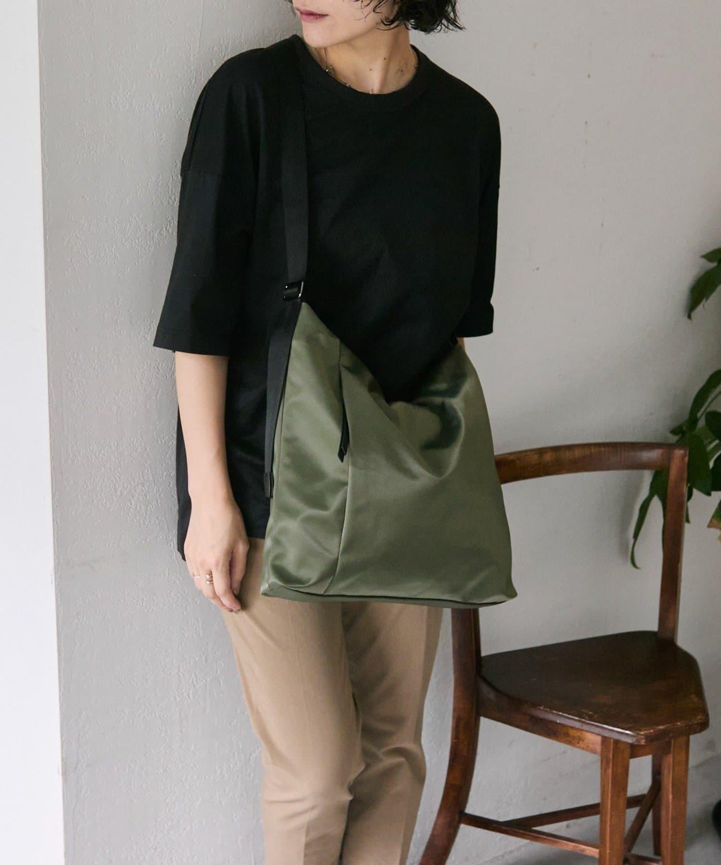 防潑水A4斜挎包