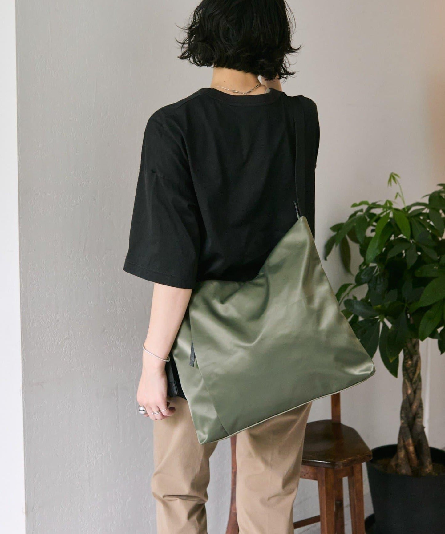 防潑水A4斜挎包