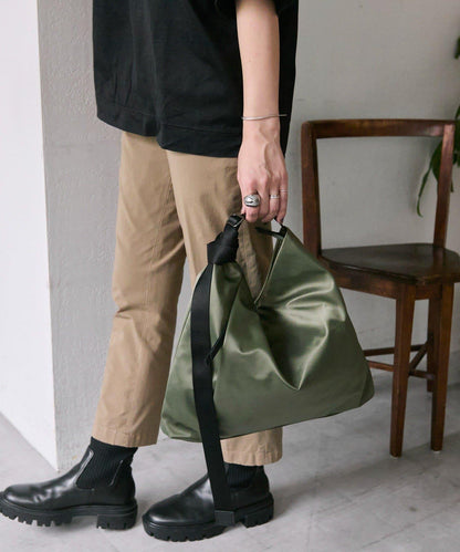 防潑水A4斜挎包