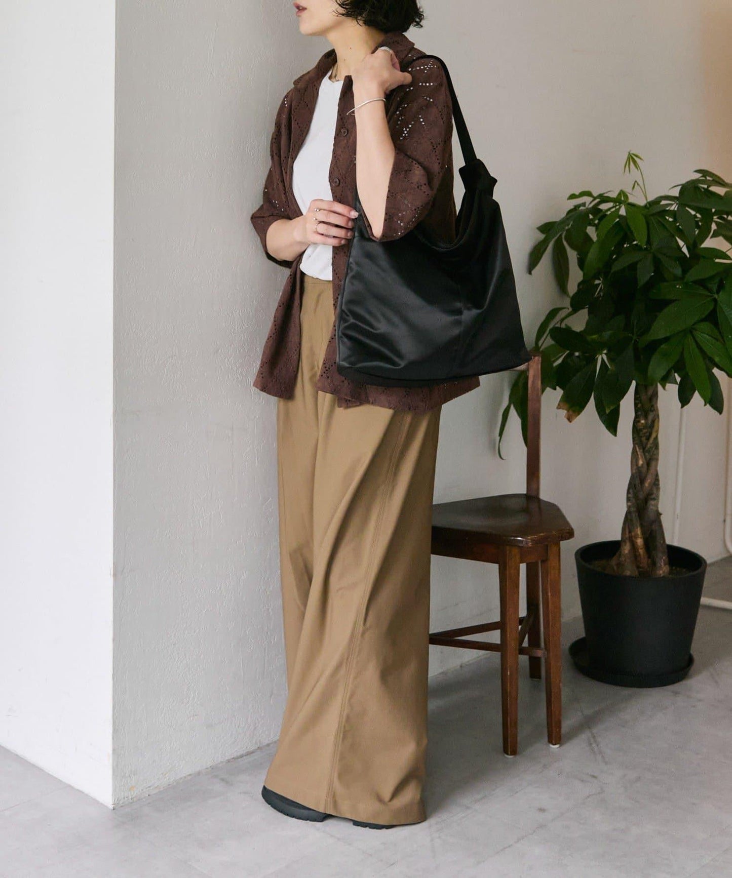 防潑水A4斜挎包