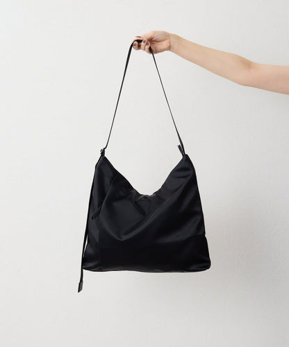 防潑水A4斜挎包