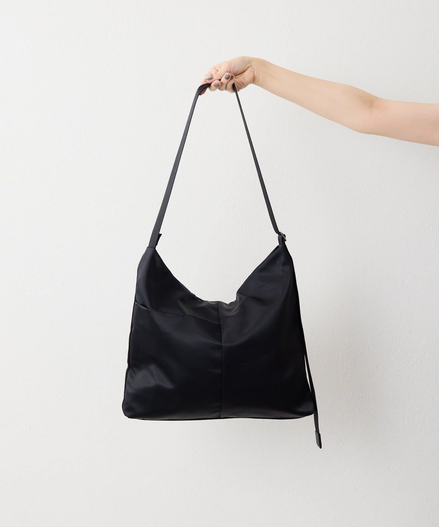 防潑水A4斜挎包