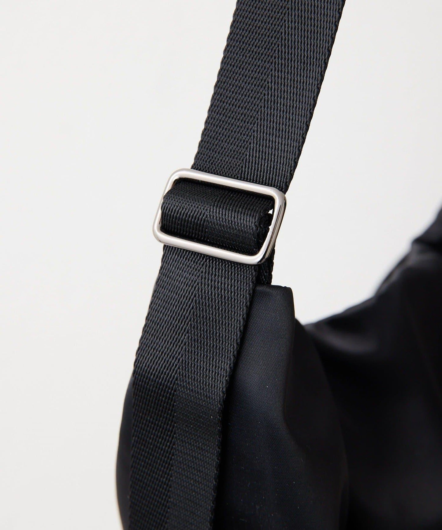 防潑水A4斜挎包