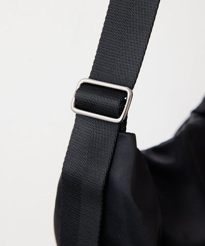 防潑水A4斜挎包