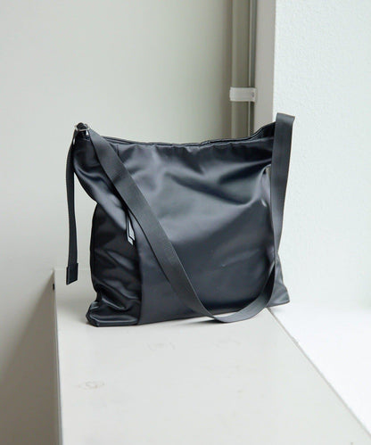 防潑水A4斜挎包