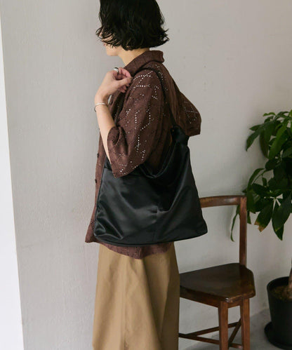 防潑水A4斜挎包