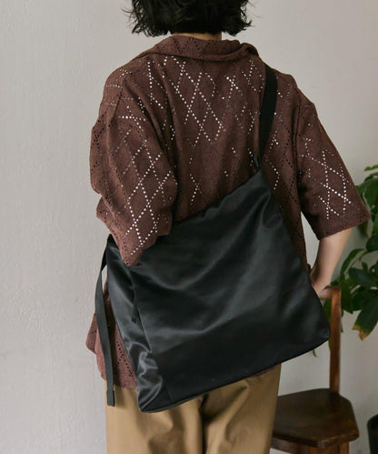 防潑水A4斜挎包