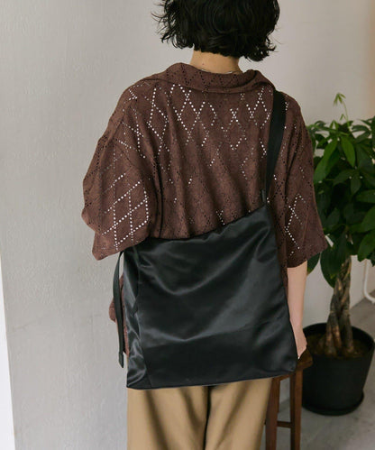 防潑水A4斜挎包